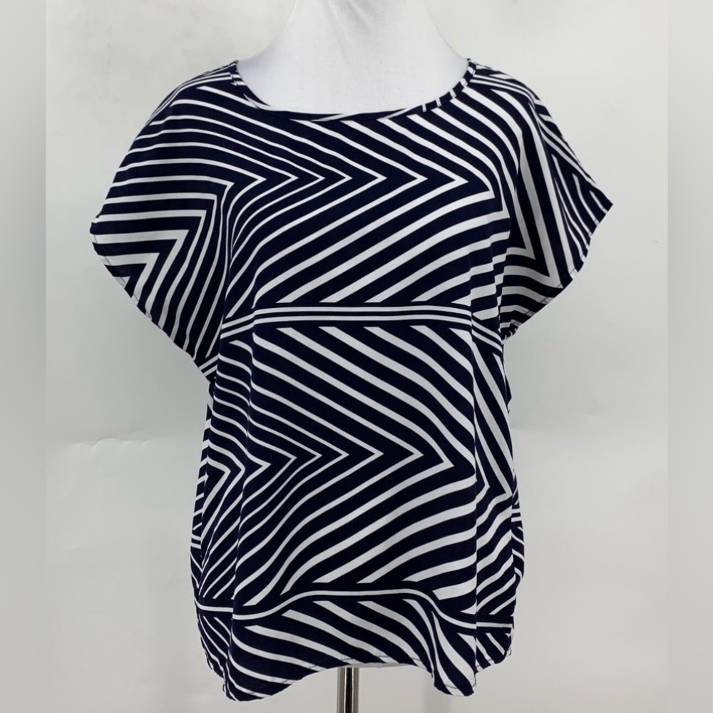 Anthropologie Chevron Cap-Sleeve Blouse – Navy & White‎ 💙🤍